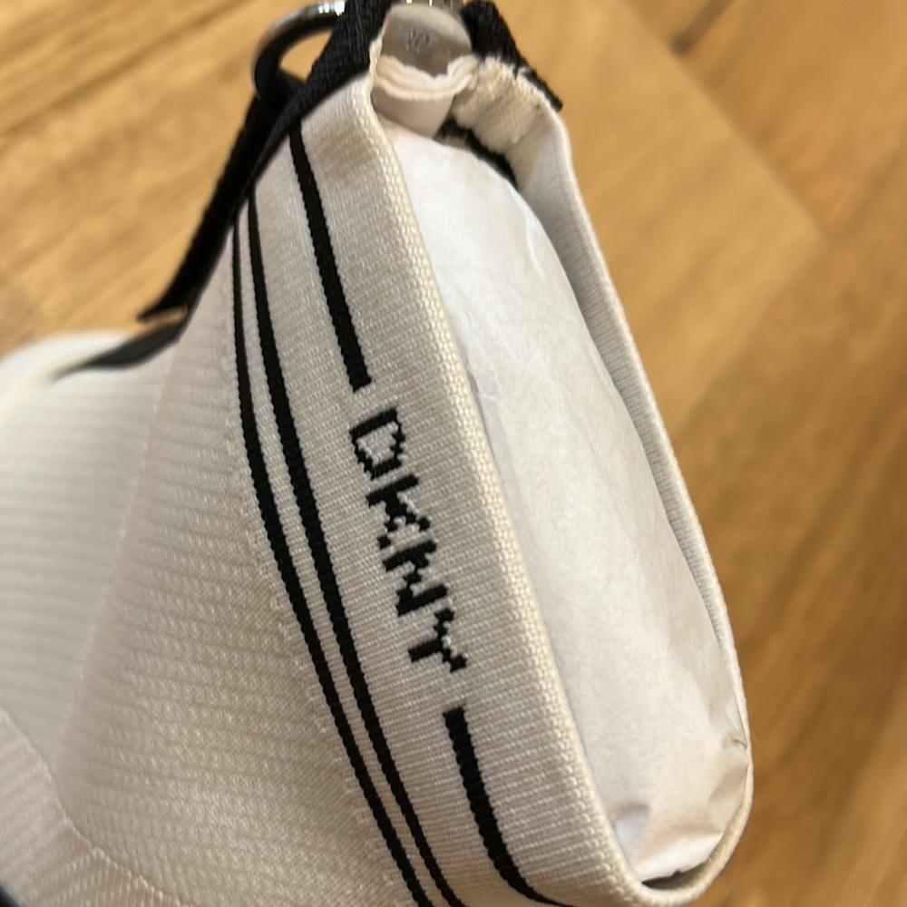 DKNY Fashion Sneakers NWT - Picture 5 of 5